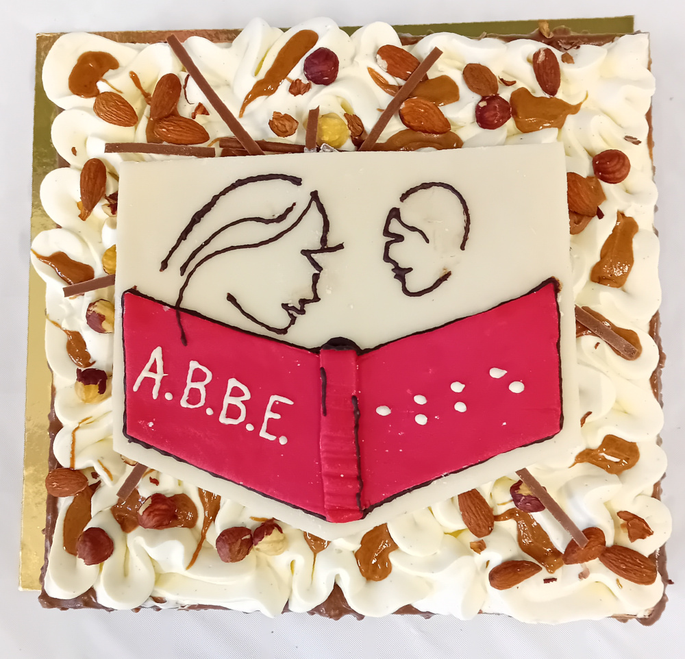 Photo du g�teau d'anniversaire avec le logo de l'ABBE